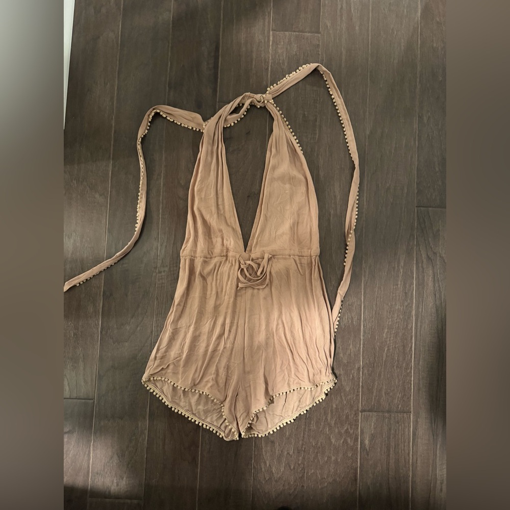 Very flattering romper !! - Picture 2 of 5